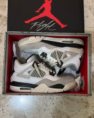 Jordan 4 Retro Military Black taglia 37,5
