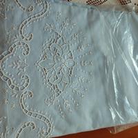 Lenzuola ricamate a mano da corredo celeste
