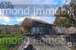 Terreno 10.000 mq con rustici a sant'alfio