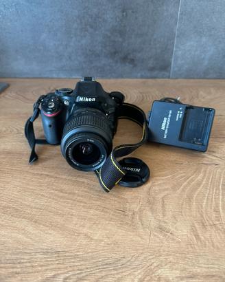Nikon D5200 + obiettivo 18-55 mm