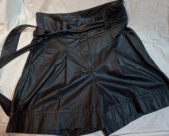 Gonna pantaloncino in finta pelle