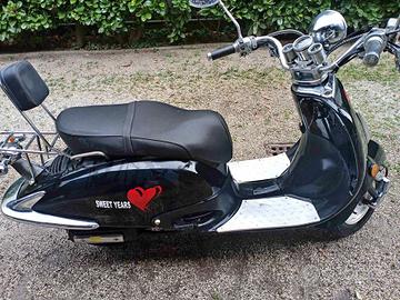 Scooter 50 Sweet Years Aqua nuovo 40 Km
