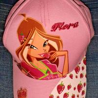 Cappellino cartoon Winx club Flora design fragole