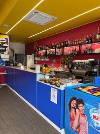 Arredamento completo di tutto per bar