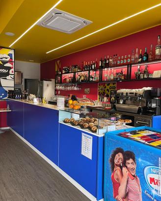 Arredamento completo di tutto per bar