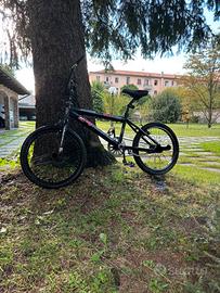 BMX nera Revolution Doublezz