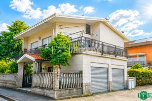 VILA BIFAMILIARE