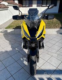 Honda xadv 750  anno 2025 colore giallo
