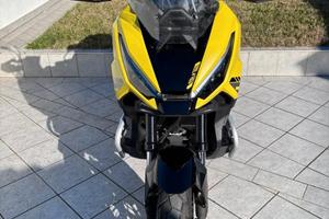 Honda xadv 750  anno 2025 colore giallo