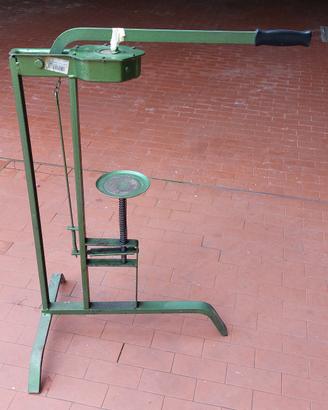 imbottigliatrice per tappi in sughero