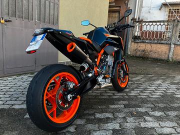KTM Duke 890R
