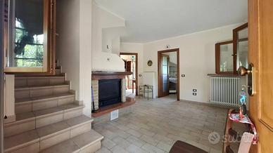 Casa indipendente di 168 m² con più di 5 locali a 