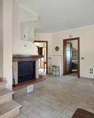 Casa indipendente di 168 m² con più di 5 locali a 