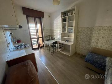 BILOCALE CON BOX E CANTINA