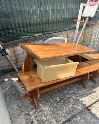 Tavolo in legno massello
