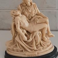 scultura LA  PIETÀ 