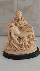 scultura LA  PIETÀ 
