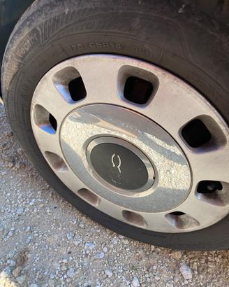 Cerchi borchie e gomme fiat 500