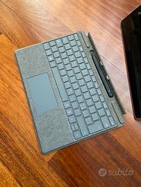 Tastiera Micorosft con Surface Slim Pen 2