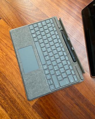 Tastiera Micorosft con Surface Slim Pen 2