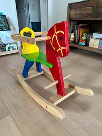 Cavallo a dondolo in legno