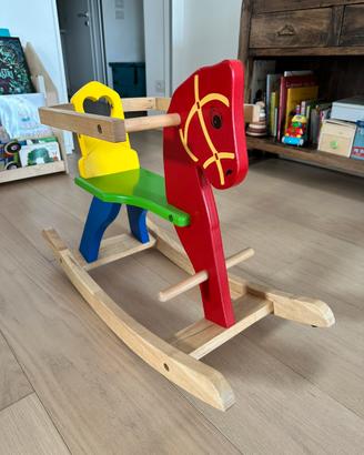 Cavallo a dondolo in legno