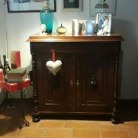 mobile-credenza