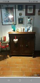 mobile-credenza