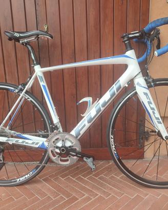 Bici da corsa Fuji Altamira in carbonio