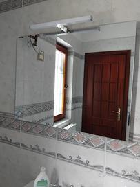 Specchio con luce LED