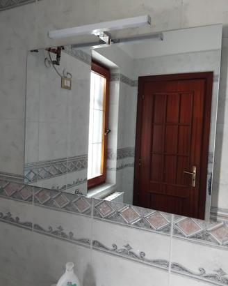 Specchio con luce LED