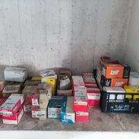 Scatole di chiodi, viti e tasselli vari