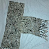 Sciarpa beige con fantasie 