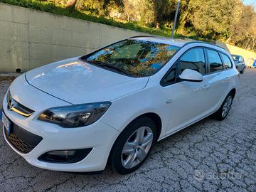 Opel Astra 1.4 Turbo 140CV Sports Tourer GPL Tech 