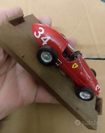 Modellino macchina Ferrari. nuovo