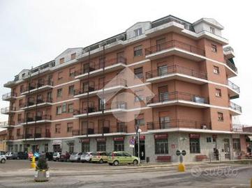 2 LOCALI A VILLAFRANCA D'ASTI