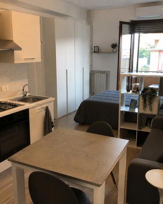 Open space con balcone a Vimercate - Tutto incluso