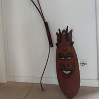 Antica maschera con arco