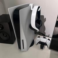 PS5 con controller, caricatore e cuffie