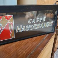 Insegna Caffè Hausbrandt illuminata perfetta