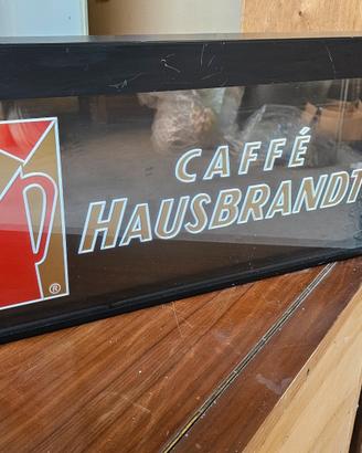 Insegna Caffè Hausbrandt illuminata perfetta