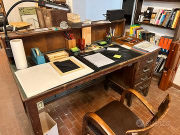 Scrivania in rovere con cassetti