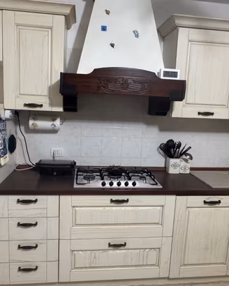 Cucina Arredo3 Verona legno massello + Franke Smeg
