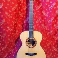 Chitarra acustica di liuteria