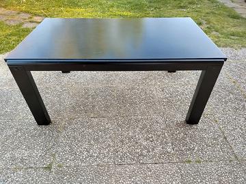 Tavola in legno nero allungabile 