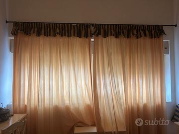 Coppia di tende di stoffa pregiata