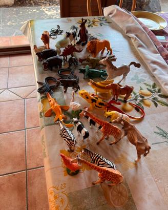 Animali di gomma e plastica