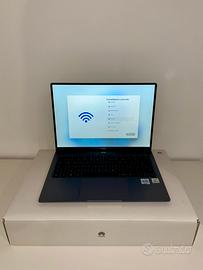 Huawei MateBook 14 con scatola