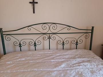 Camera matrimoniale, letto in ferro battuto