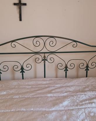 Camera matrimoniale, letto in ferro battuto